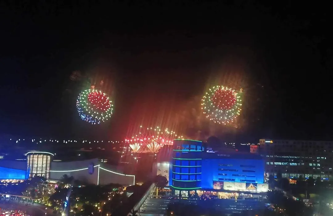 Mall Of View From Balcony 15f *